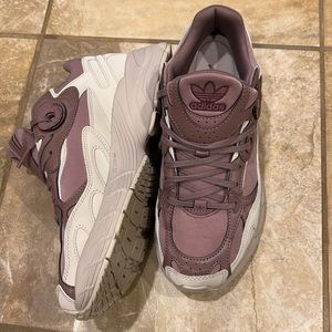 Womens Adidas Astir Shoes